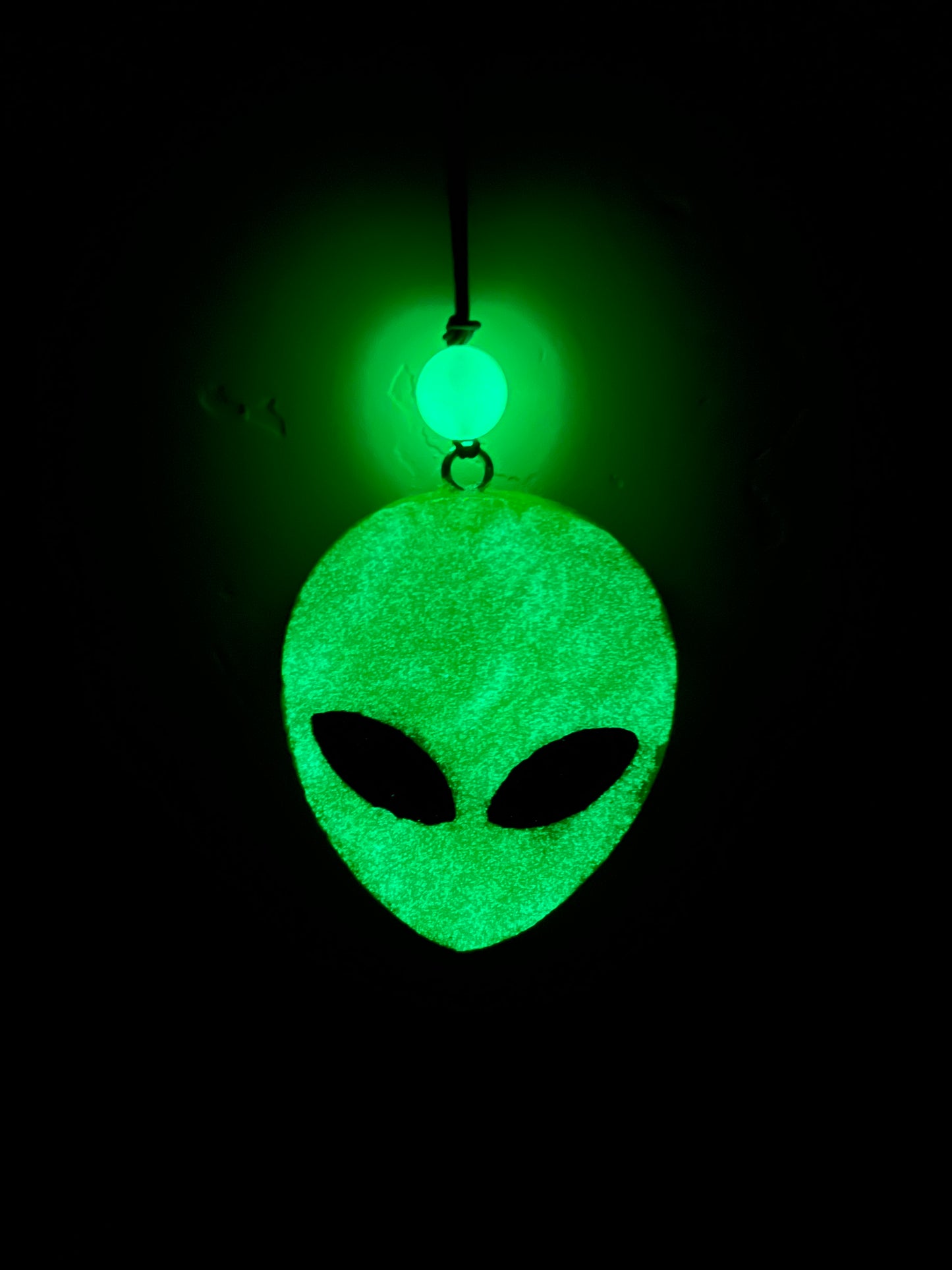 Fresh-E - Alien glow in the dark